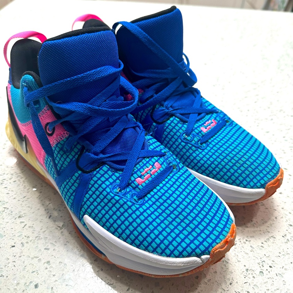 Nike Kids Sneakers in Blue and Pink